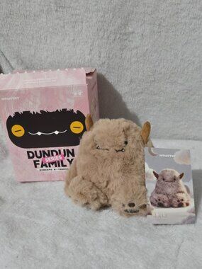 Dundun Momotoy Fluffy brown monster blind box